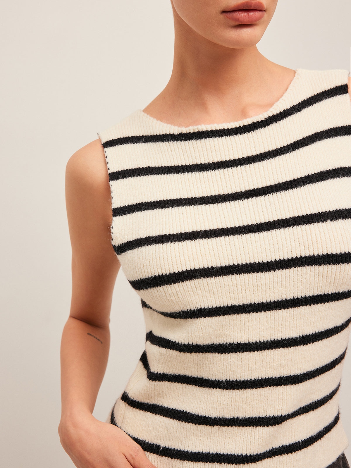 Layla - Bow Back Detail Striped Sweater Vest